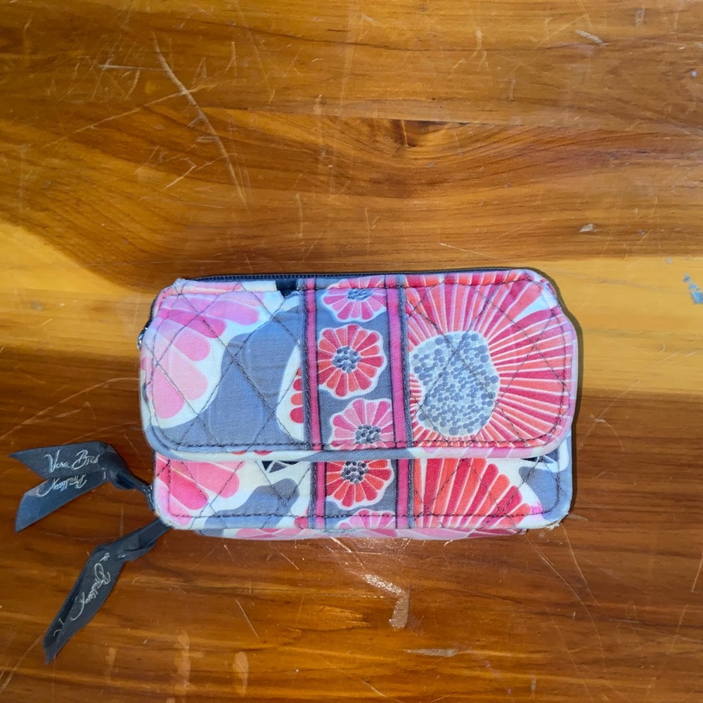 VERA BRADLEY floral quilted wristlet. Missing wrist loop. Good condition